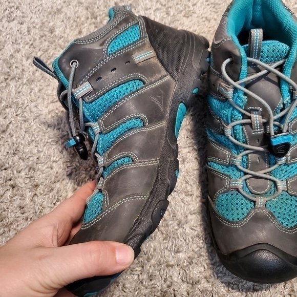 KEEN Outdoor Hiking Shoes - Picture 3 of 12